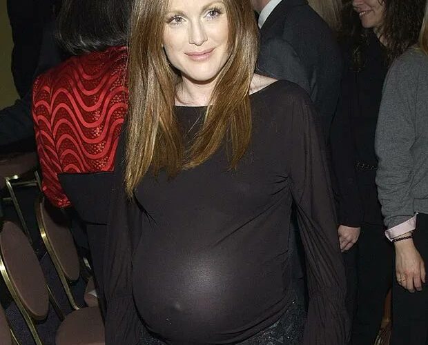 is Julianne Moore pregnant for real